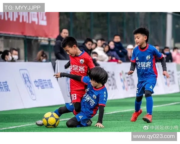 足球巨星与孩子们的温馨时光：家庭、梦想与未来的传承